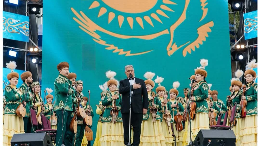 В Атырау торжественно отпраздновали 90-летие Жумекена Нажимеденова