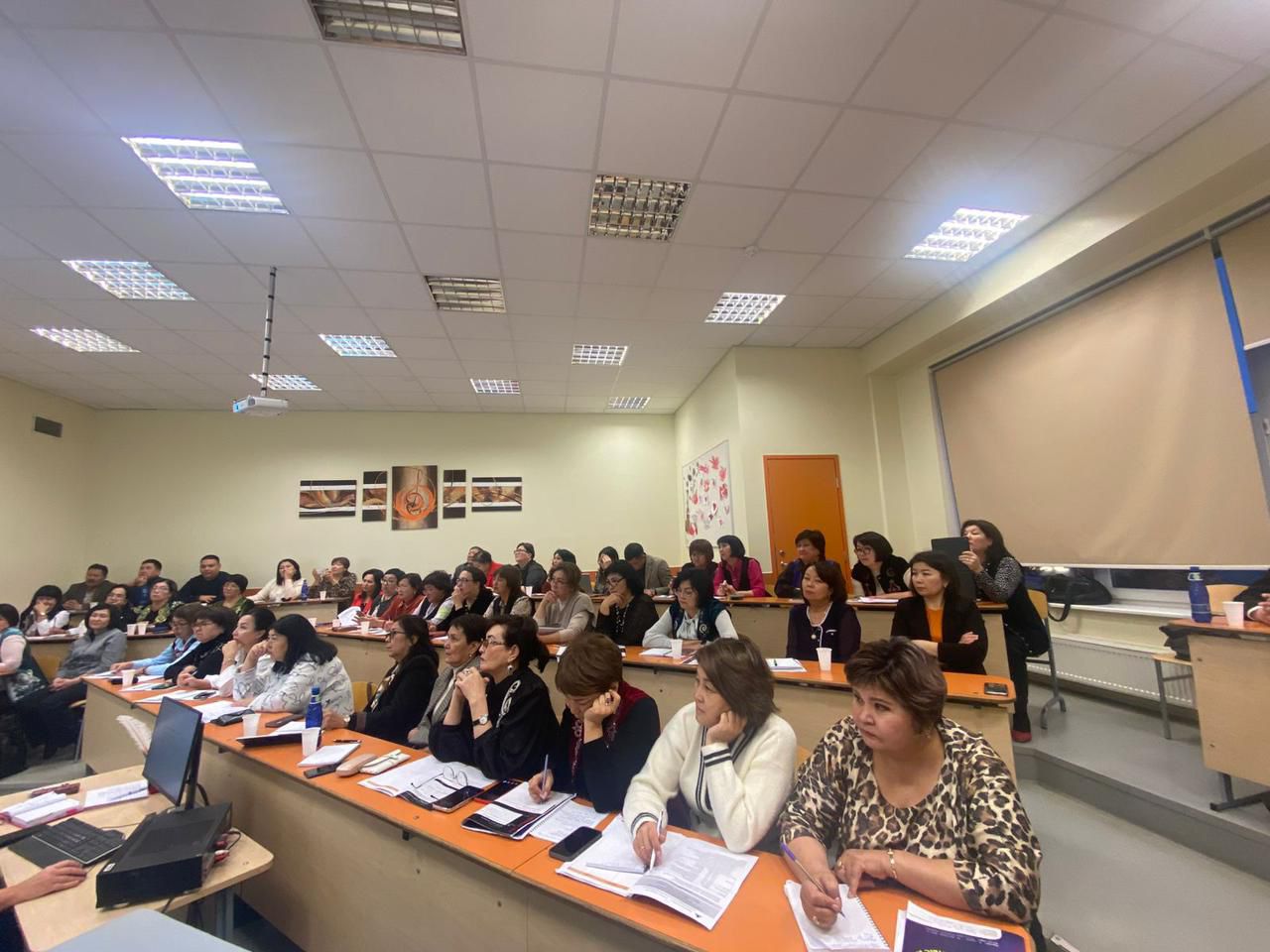 Директоры атырауских школ проходят стажировку за рубежом