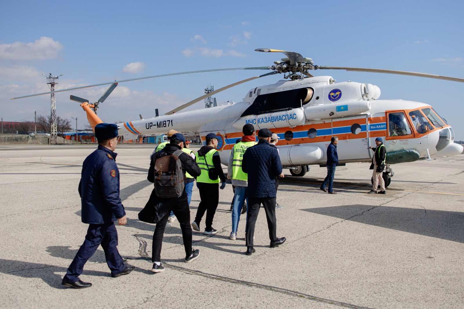 30 тонн гуманитарной помощи доставили в Атыраускую область 