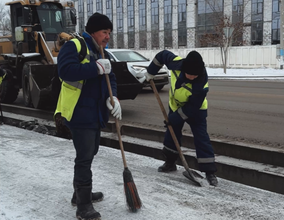 Как борются с гололедом в Атырау