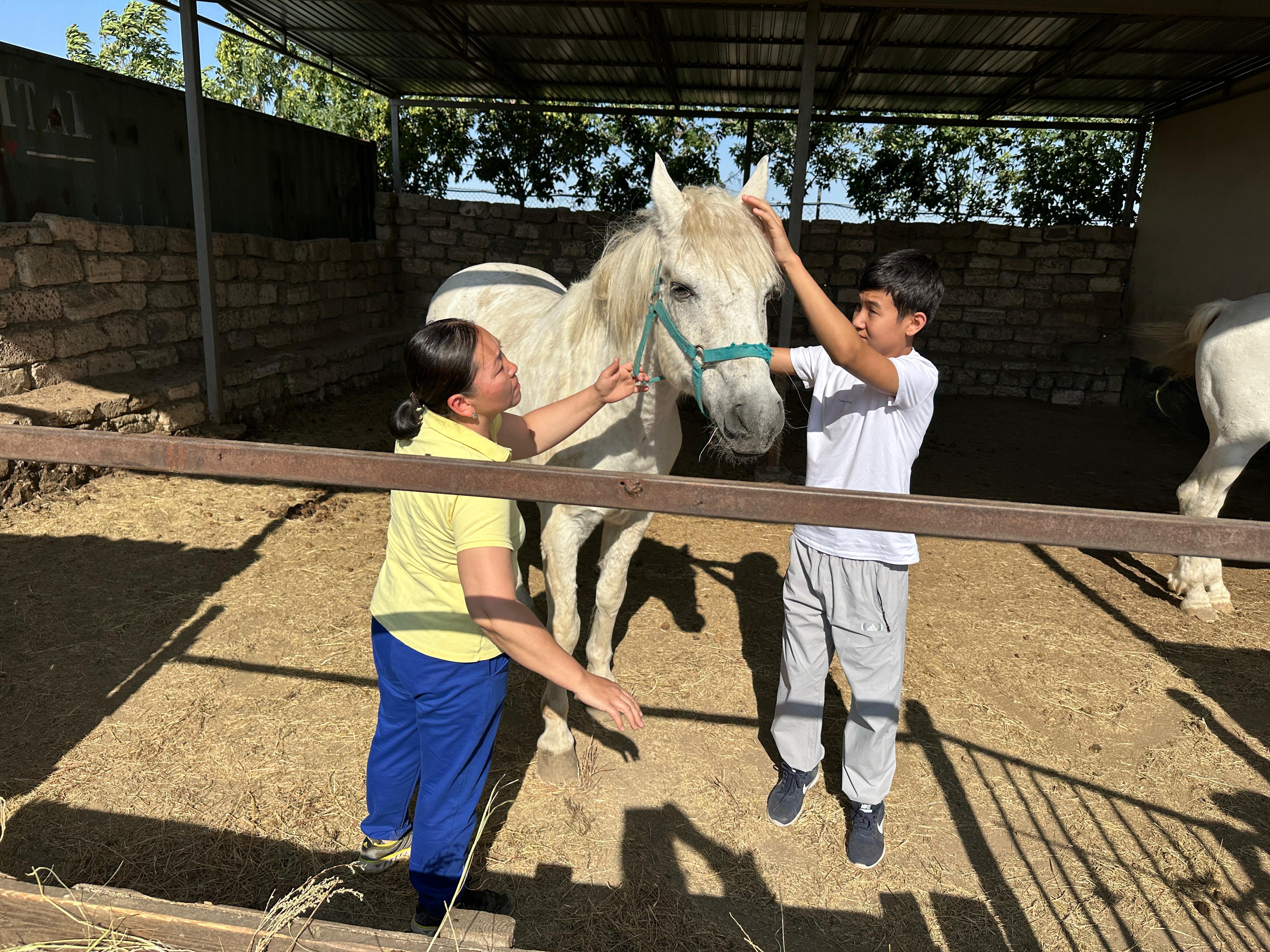 В Атырау мальчик с ДЦП пошёл в обычную школу и стал чемпионом по параконному спорту