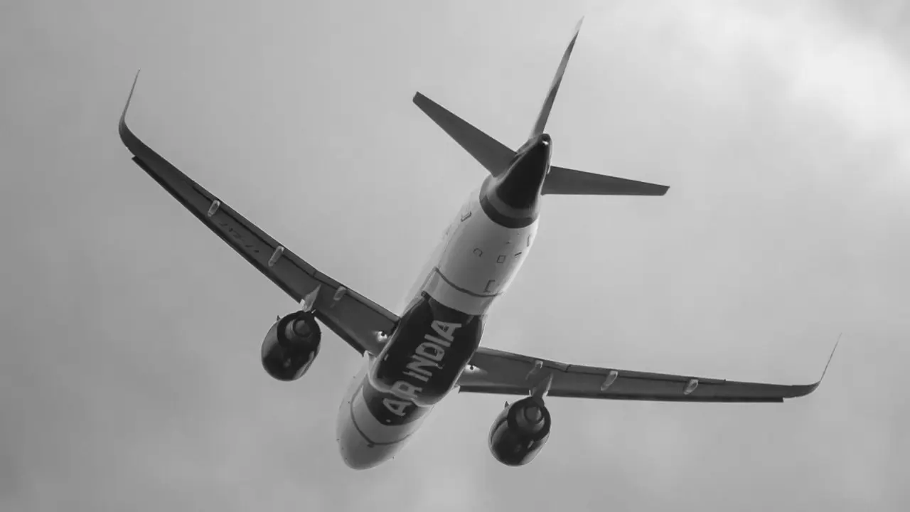 Авиакомпания Air India подтвердила гибель 241 человека из 242, находившихся на борту Boeing 787  