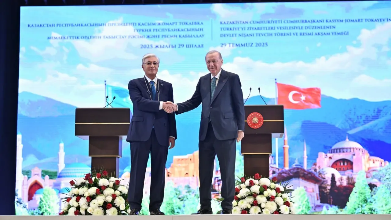 Токаева наградили высшей государственной наградой Турции