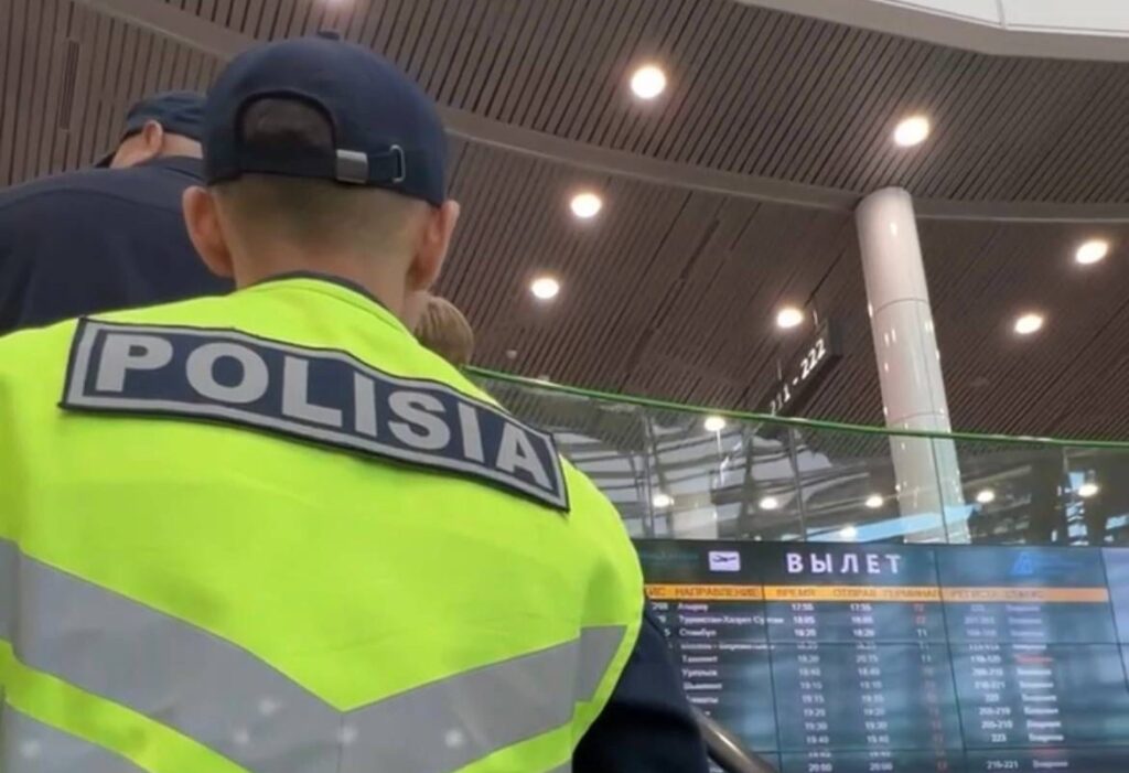 31-летнюю жительницу Атырау сняли с авиарейса за нарушение порядка