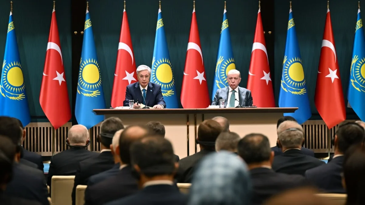 Касым-Жомарт Токаев и Реджеп Тайип Эрдоган провели брифинг для представителей СМИ