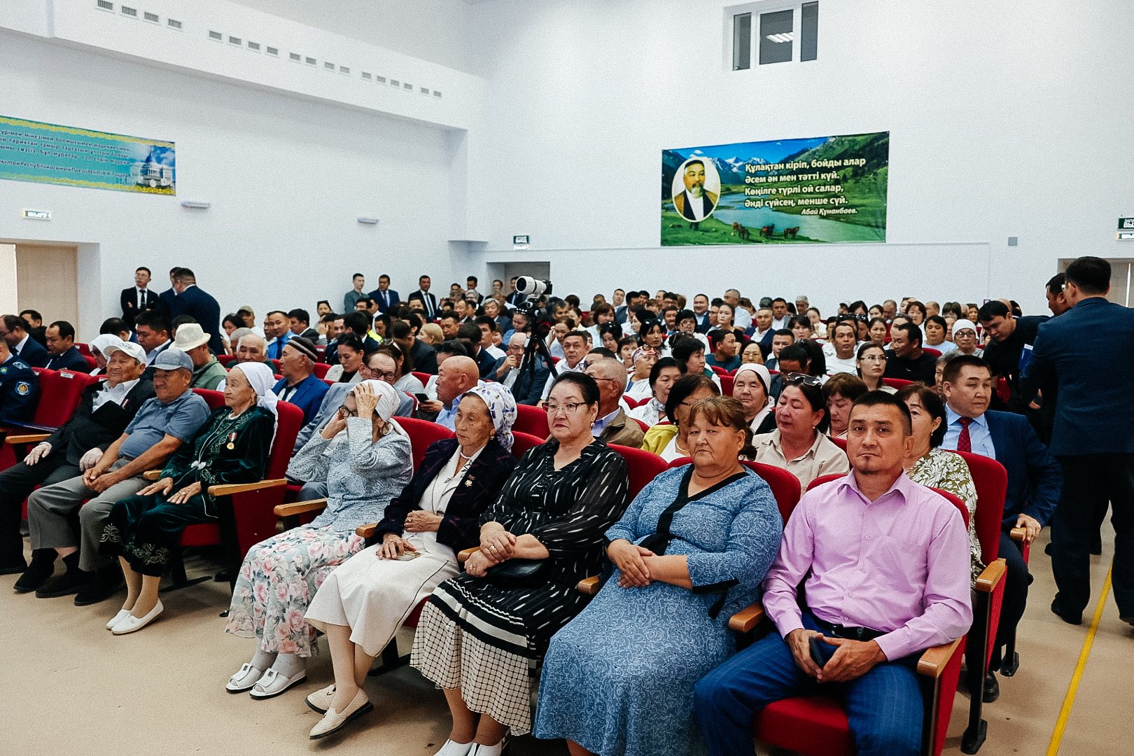 Серик Шапкенов поблагодарил жителя Махамбетского района