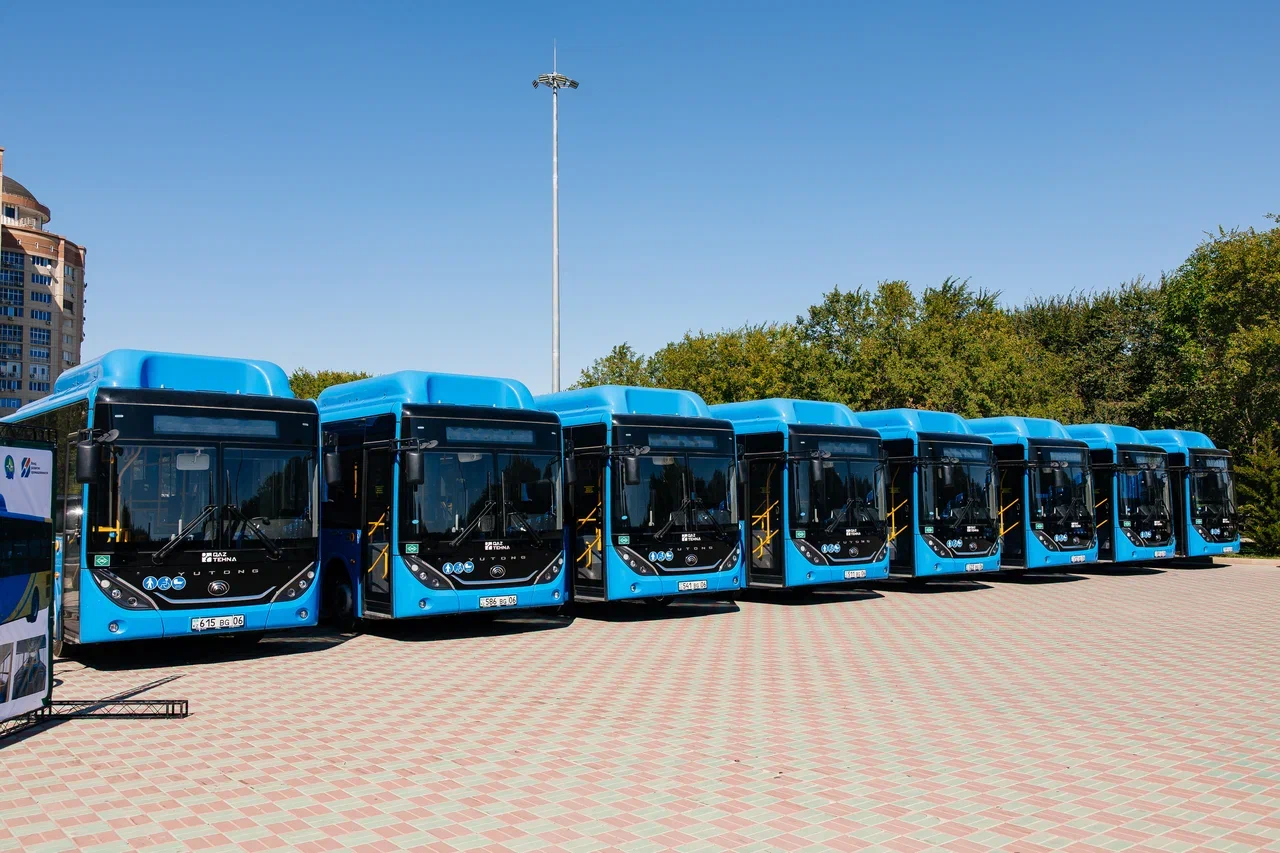 В Атырау автопарк пополнился 90 новыми автобусами