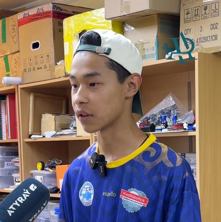 Атыраулық оқушы ақылды робот ойлап тапты! 