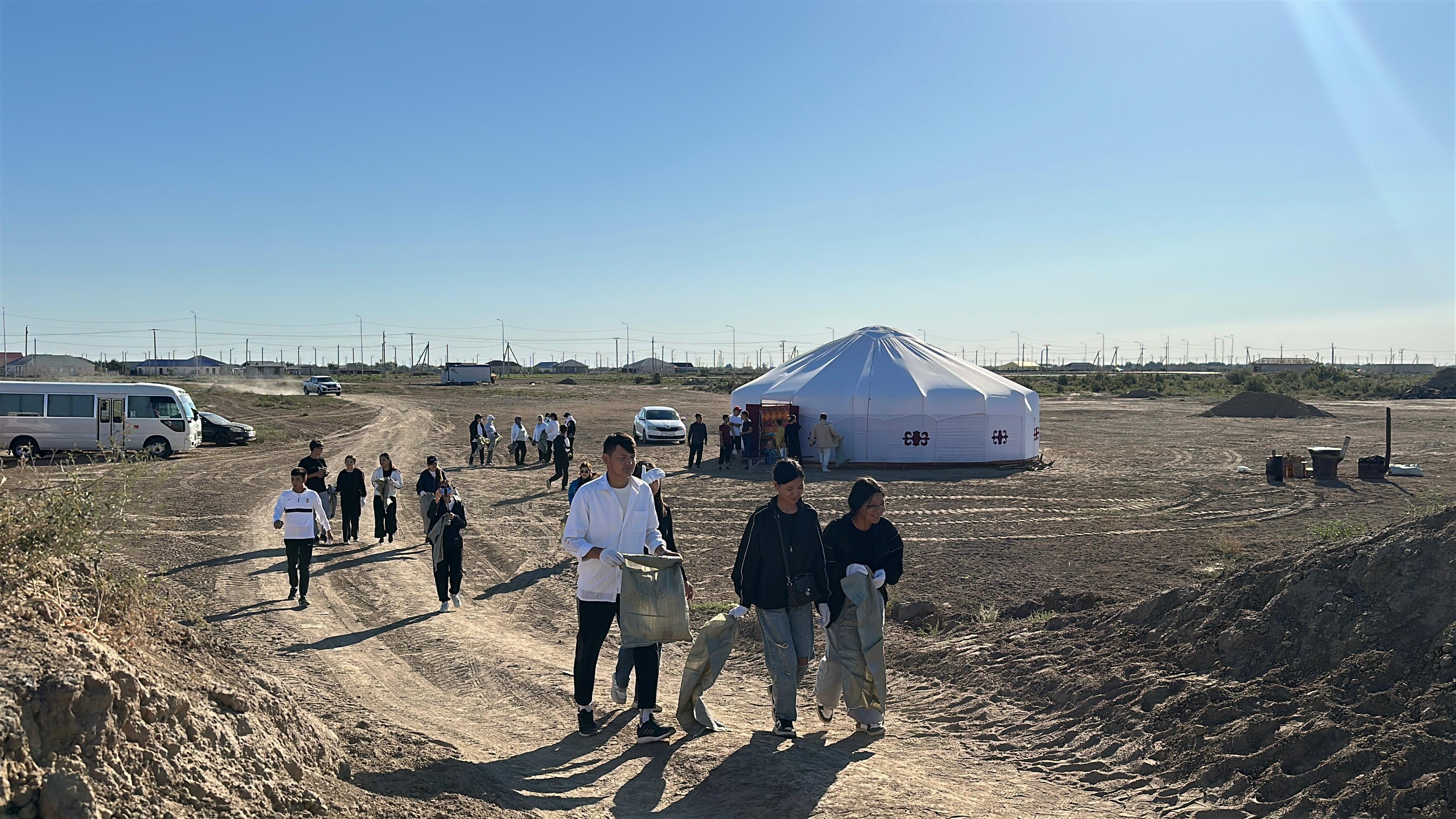 «Таза Қазақстан»: В Махамбетском районе прошёл молодежный экологический субботник