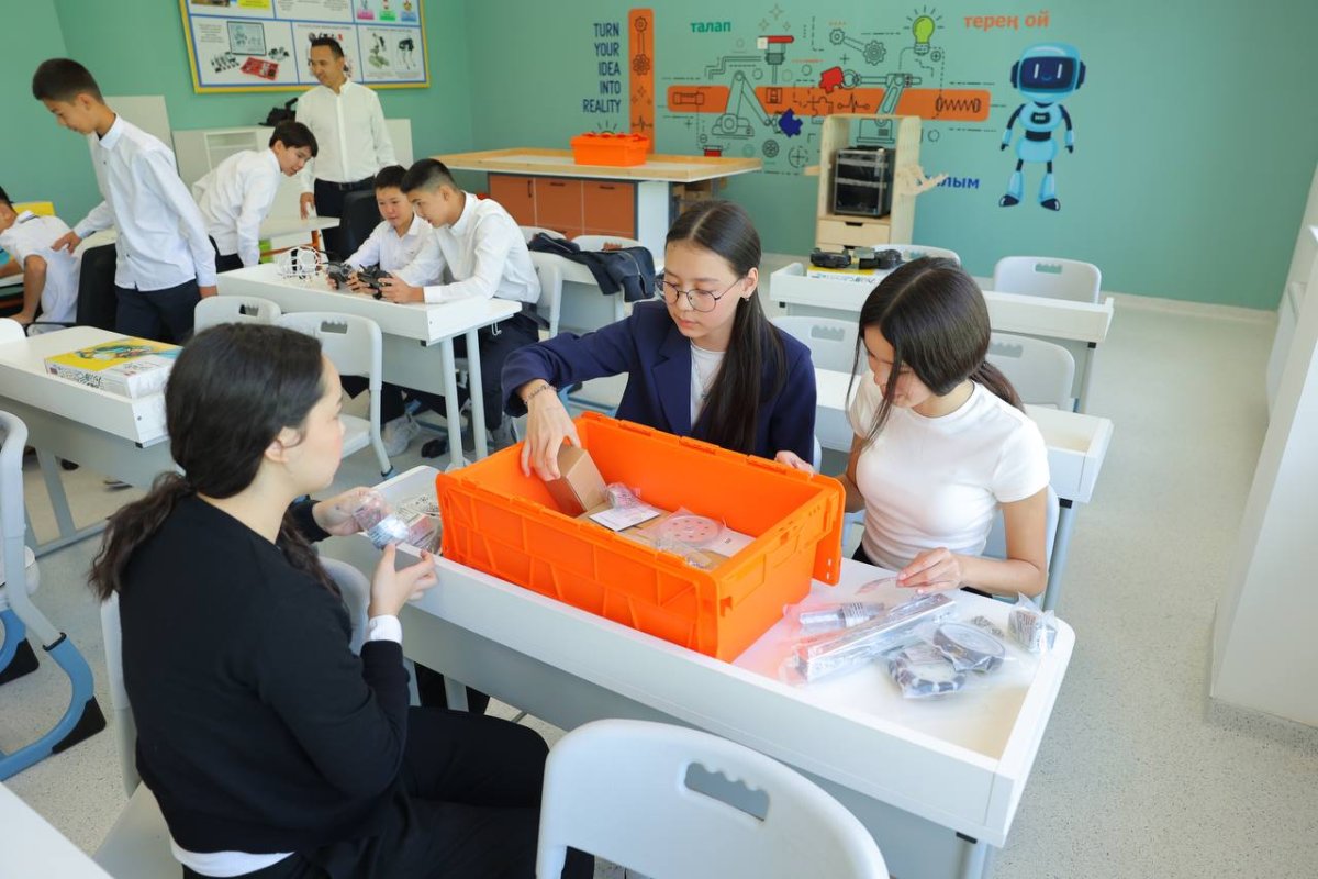 В казахстанских школах открываются профильные классы