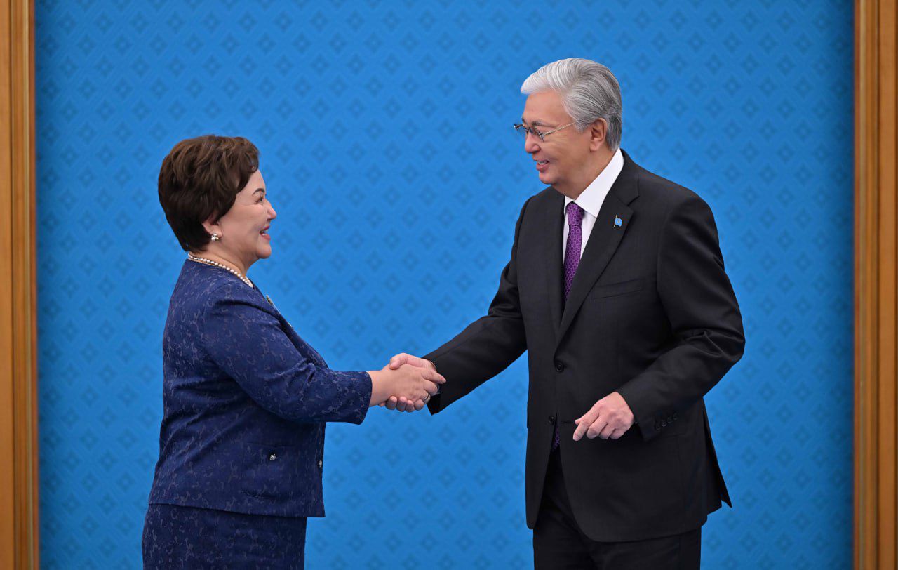 Токаев наградил орденом «Курмет» директора Атырауской спецшколы Лаззат Тулепову