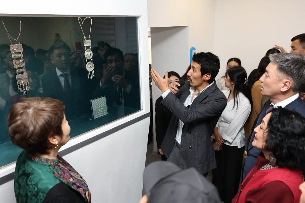 В Атырауском музее искусств открылся зал ювелирного мастерства