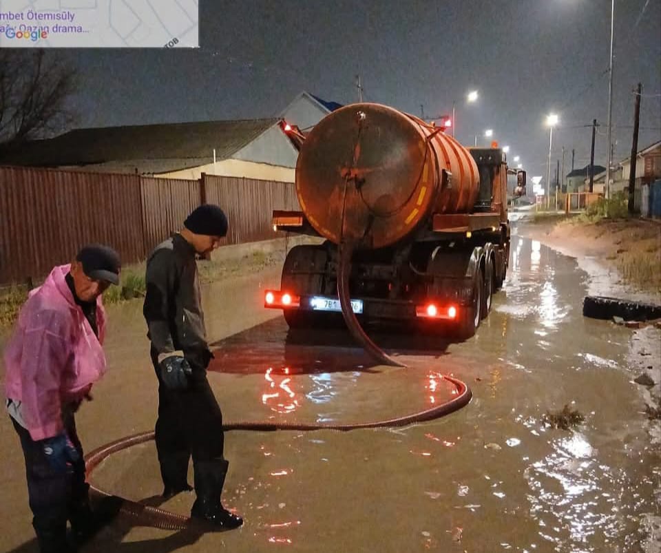 В Атырау собрано 1290 кубометров дождевой воды