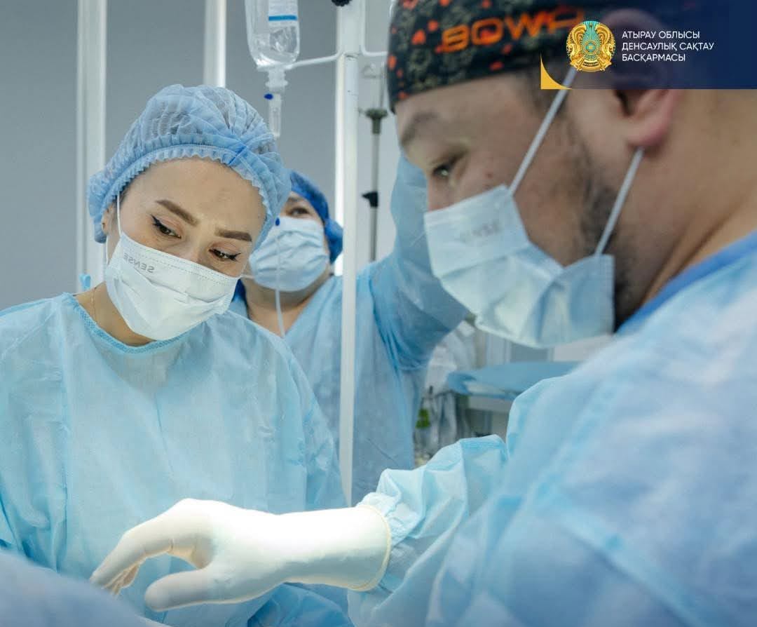 Врачи Атырау спасли жизнь матери и ребёнку во время уникальной операции