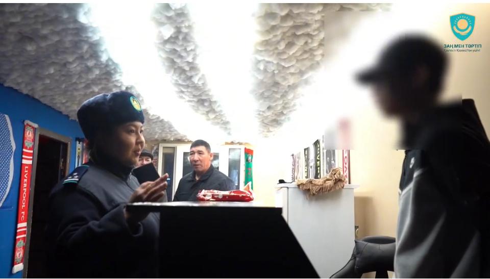 Атырауда жасөспірімдер қауіпсіздігін күшейту мақсатында полиция мен әкелер бірлескен патрульге шықты