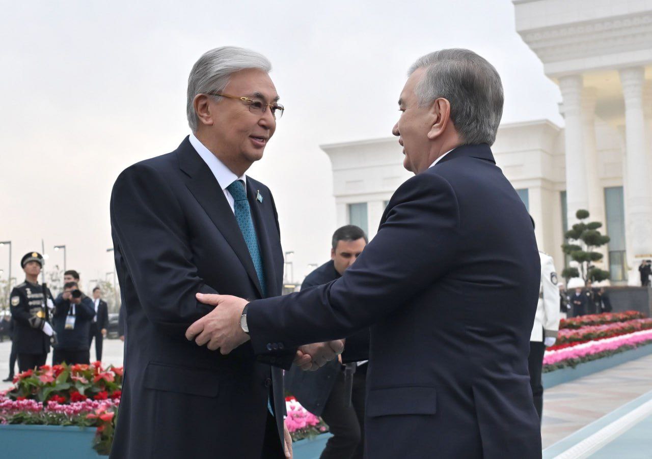 Своя игра в тени империй