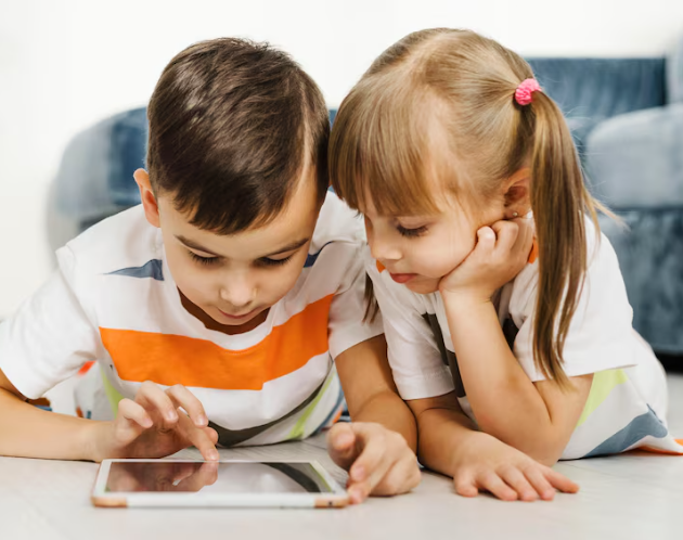 Запрет на аккаунты в соцсетях для детей: инициативу обсуждают из-за массовых обращений родителей в Казахстане  