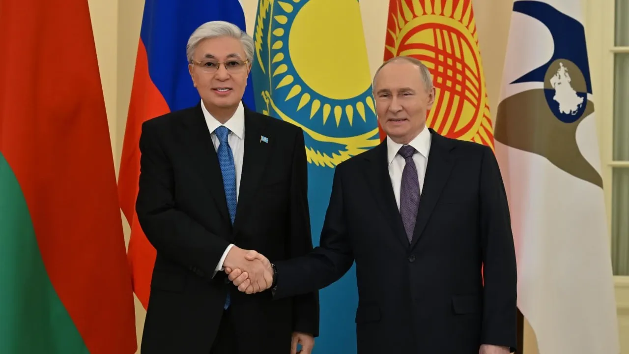 Токаев прибыл в Санкт-Петербург для участия в саммите ЕАЭС