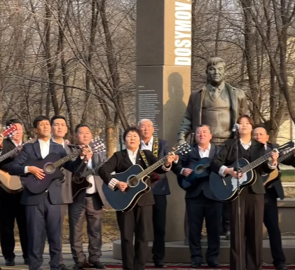 В Индере почтили память Табылды Досымова: «Сәйгүлік» прозвучала в общем исполнении