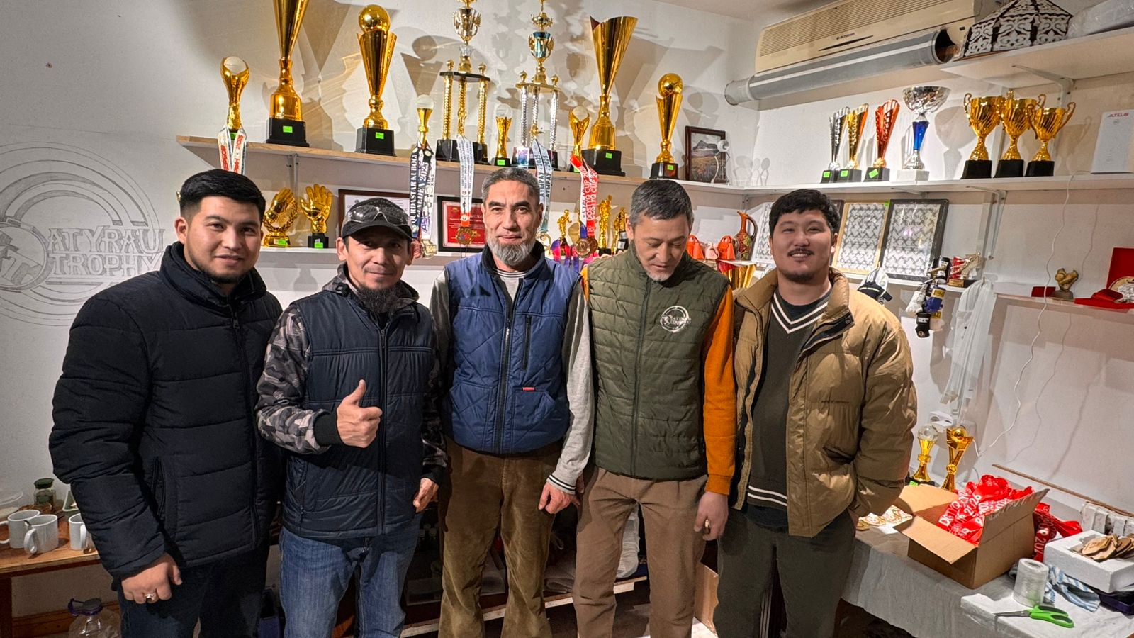 Бывшие спортсмены запустили в Атырау производство медалей