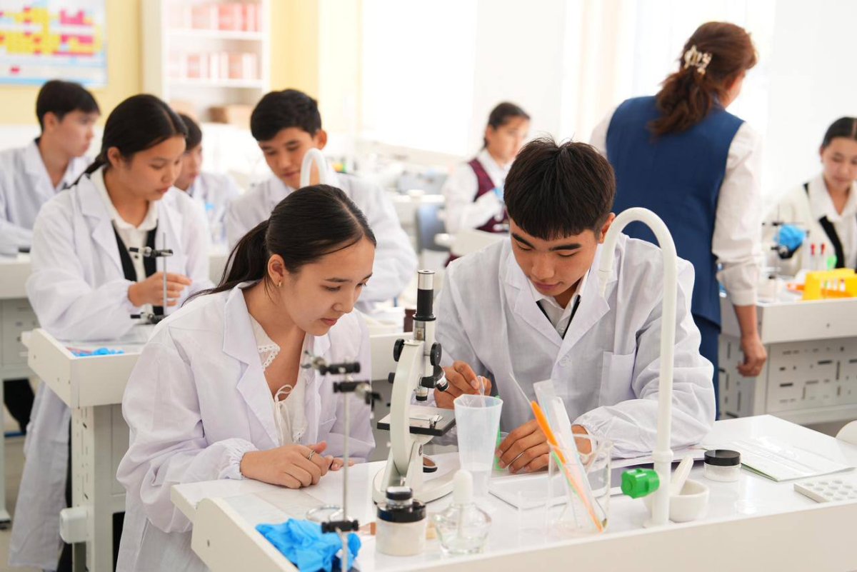 Улучшены условия обучения более чем для 1,1 млн сельских школьников