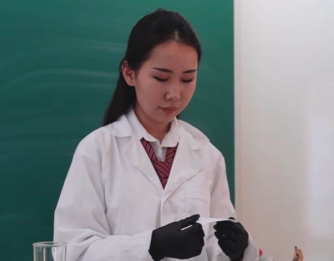 Атырауда мектеп оқушысы экологияға зиянсыз биопластик ойлап тапты