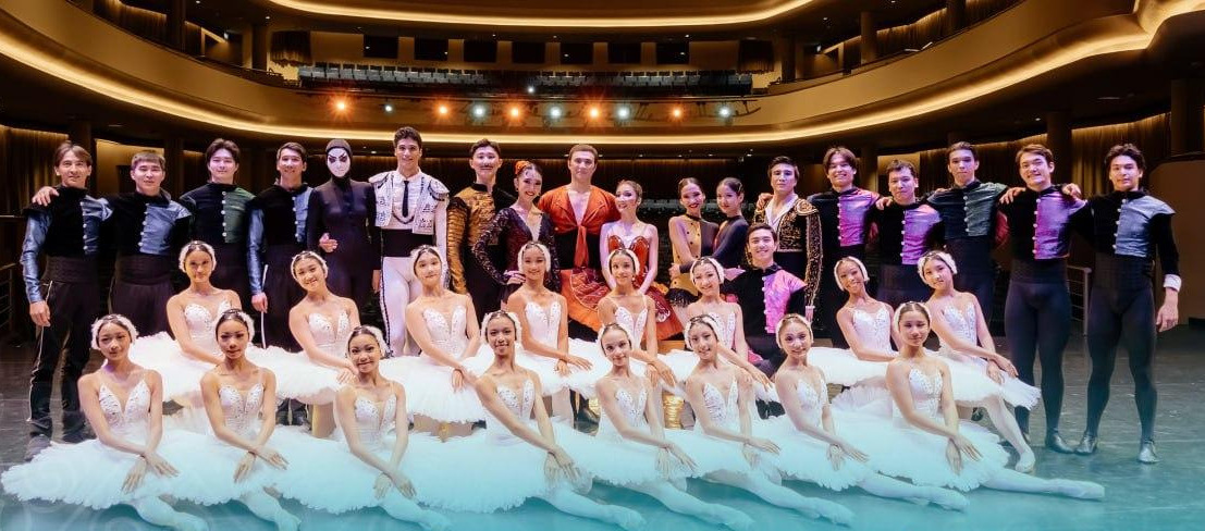Балетная труппа КазНТОБ имени Абая с аншлагами выступила в Сингапуре