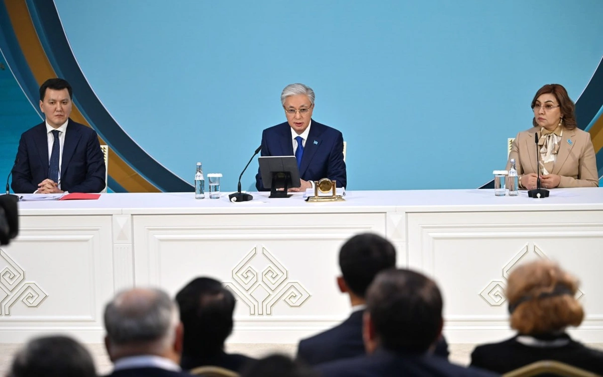 Справедливый Казахстан и историческая преемственность: что изменят в Конституции