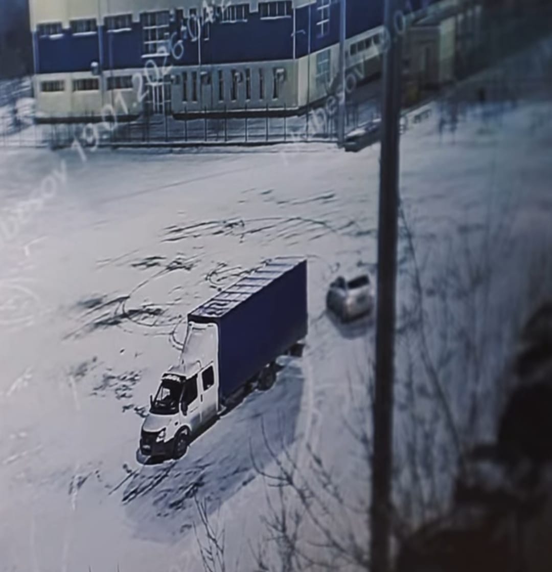 Опасный дрифт во дворе жилого дома пресекли полицейские в Атырау