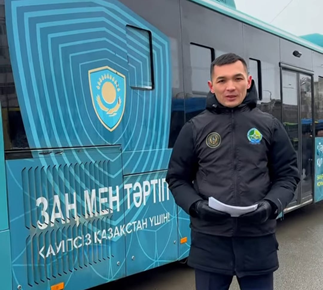 Пока ехали - учились: в автобусах Атырау прошла акция по кибербезопасности