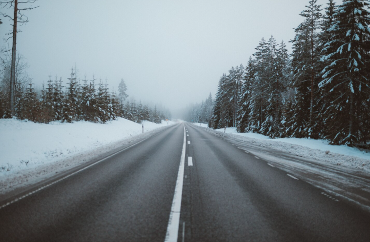 Платный проезд планируют внедрить на участке дороги Атырау – Астрахань