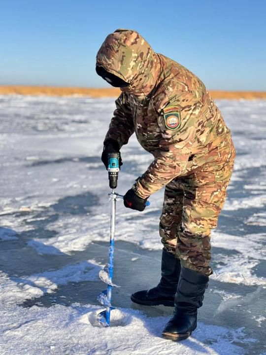 В Курмангазинском районе ведутся работы по аэрации водоёмов