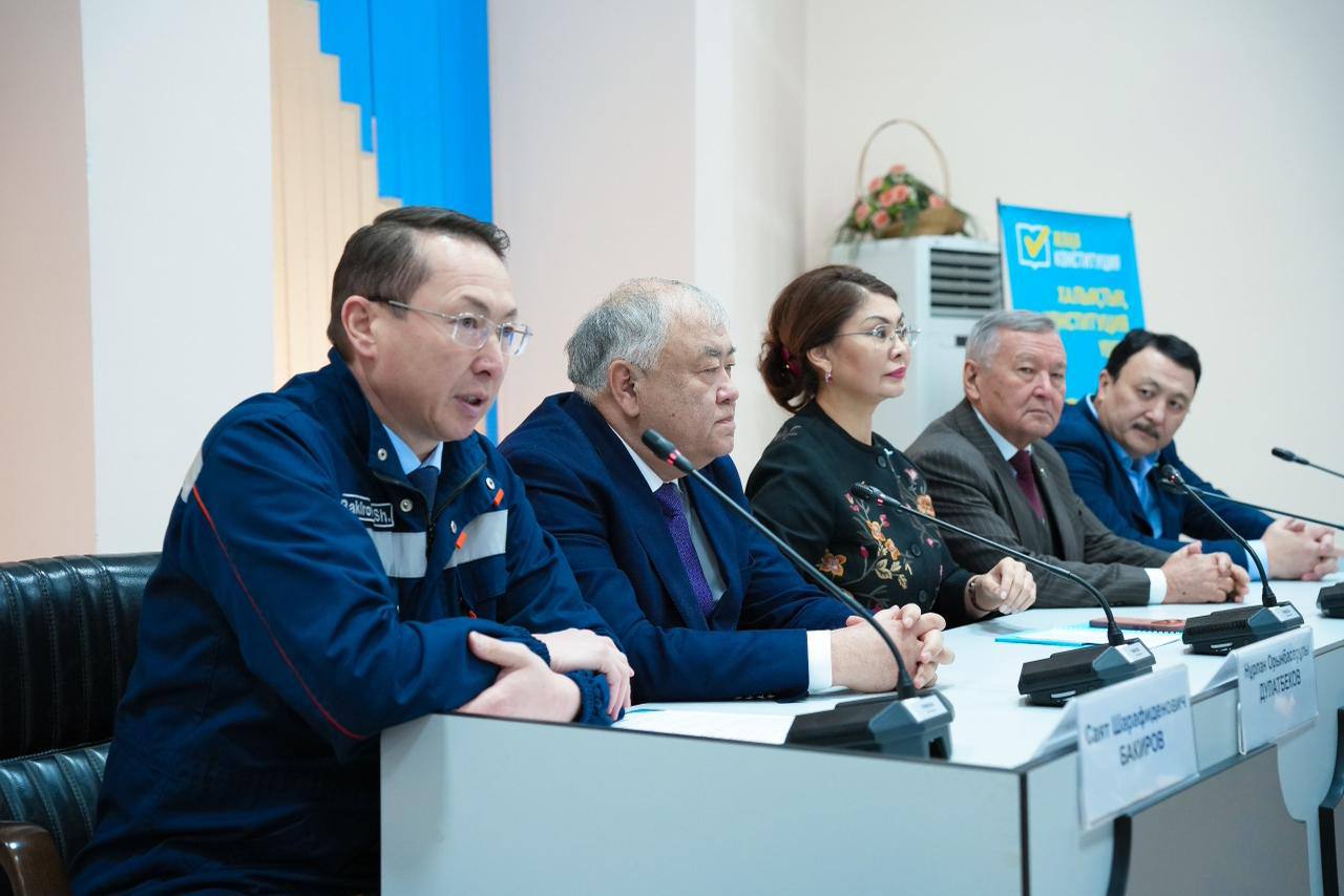 В области Улытау члены Общенациональной коалиции обсудили проект новой Конституции с шахтерами