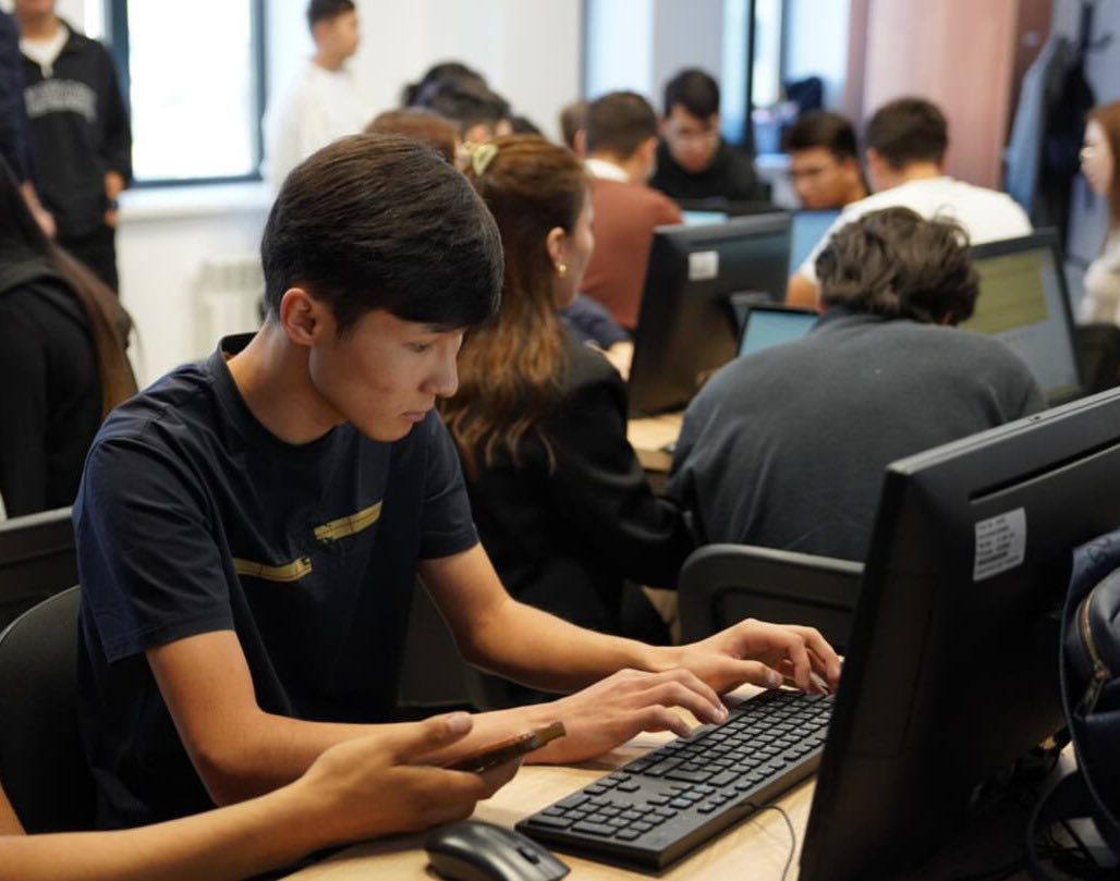 Атыраулық студенттер әзірлеген AI-платформа үлгерімді 12%-ға арттырды