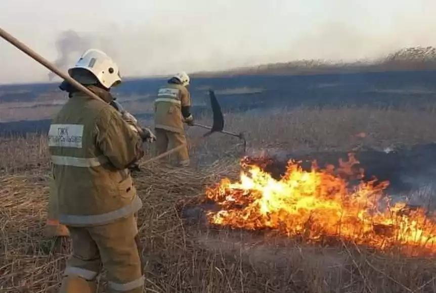 Атыраудағы қамыс өртін сөндіруге Қызылордадан тікұшақ көмекке келеді